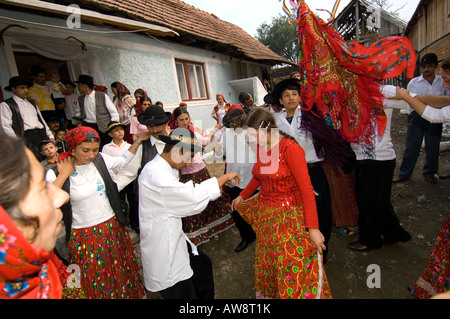 Europa-Rumänien-Siebenbürgen-Gypsy Hochzeit Hochzeitsparty bei Braut s nach Hause Stockfoto