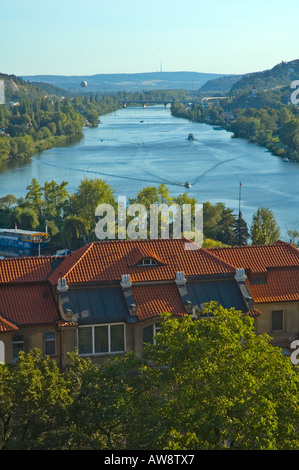 Die Aussicht von Vysehrad das hohe Schloss in Richtung außerhalb von Prag, die Hauptstadt der Tschechischen Republik EU Stockfoto