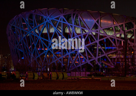 Eine Nachtansicht von Beiijing Olympiastadion "Vogelnest", Austragungsort für sportliche Großveranstaltungen in Beijing Olympische Spiele 2008 Stockfoto