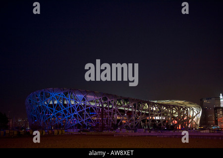 Eine Nachtansicht von Beiijing Olympiastadion "Vogelnest", Austragungsort für sportliche Großveranstaltungen in Beijing Olympische Spiele 2008 Stockfoto