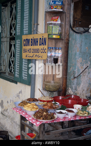 Straße Garküche in Hanoi, Vietnam Stockfoto