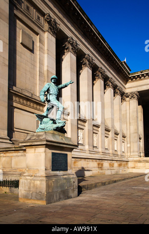 Statue von Generalmajor William Earle an St Georges Hall Liverpool England Stockfoto