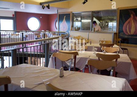 Die "Werft" gehobenes Restaurant mit Blick auf das Meer von der Themse-Mündung, Lee Leigh on Sea, Essex, England, Juli 2007 Stockfoto