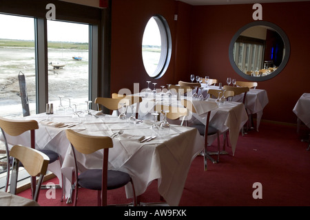 Die "Werft" gehobenes Restaurant mit Blick auf das Meer von der Themse-Mündung, Lee Leigh on Sea, Essex, England, Juli 2007 Stockfoto