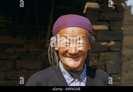 Eine Lepcha Frau, in der Nähe von Rinchenpong, West Sikkim, Indien Stockfoto