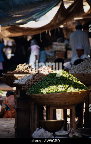 Gemüse zum Verkauf an Devaraja Obst- und Gemüsemarkt, Mysore, Karnataka, Indien Stockfoto