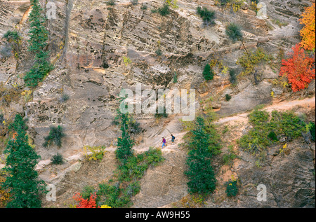 Wanderer auf der versteckten Canyon Trail-Zion Nationalpark-Utah Stockfoto