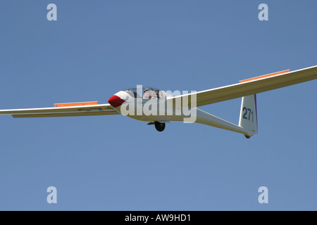 Öffnen Sie ein moderne einsitzige Segelflugzeug an land mit Bremsklappen Stockfoto