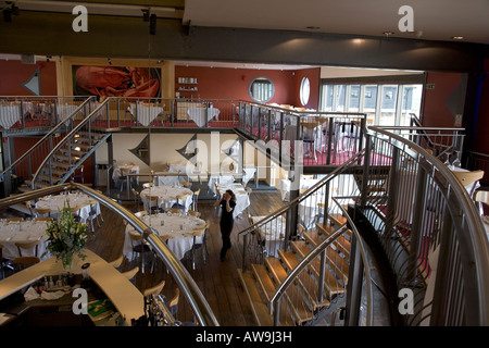 Die "Werft" gehobenes Restaurant mit Blick auf das Meer von der Themse-Mündung, Lee Leigh on Sea, Essex, England, Juli 2007 Stockfoto