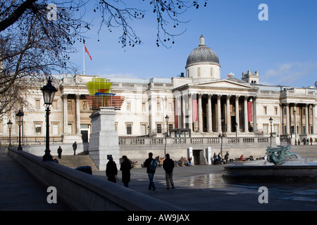 Modell für ein Hotel 2007 vierter, Sockel, Trafalgar Square, London von Thomas Schutte. Stockfoto