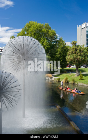 Bootfahren auf dem Avon River neben dem Ferrier-Brunnen Stockfoto