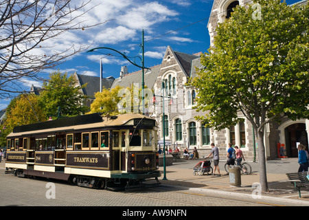 Christchurch Strassenbahn zieht in die Straßenbahn-Haltestelle Stockfoto