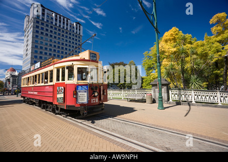 Christchurch Strassenbahn zieht in die Straßenbahn-Haltestelle Stockfoto