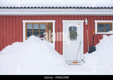 Ein gut gedämmtes Haus in Saariselkä Nordfinnland Stockfoto