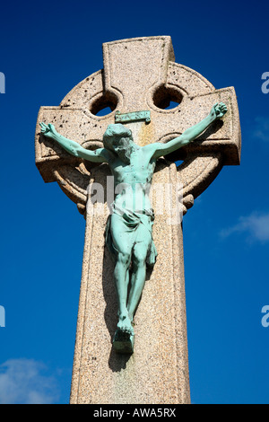 Keltisches Kreuz Kruzifix außerhalb der Marienkirche, Penzance. Stockfoto