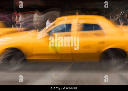 Taxi Taxi auf der Straße in New York NY Stockfoto