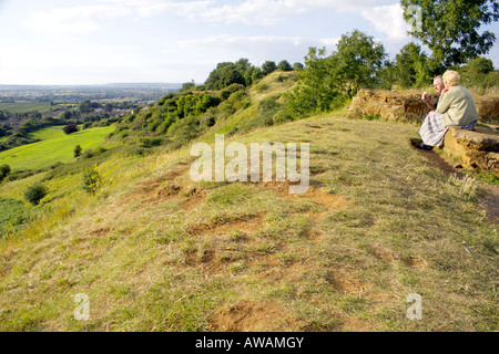 Reifen Sie paar essen Eis Schinken Hill Somerset England Stockfoto