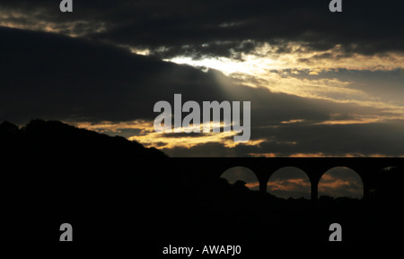 Ein Viadukt in der Grafschaft Durham bei Sonnenuntergang. Stockfoto