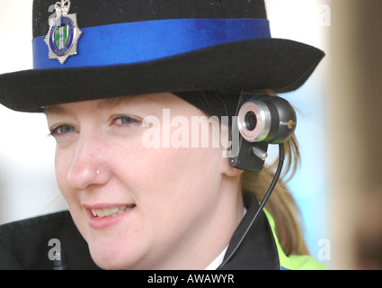 Video Recording-Equipment wird jetzt PCSO Offiziere im Thames Valley Police in Witney, Oxfordshire eingeräumt Stockfoto