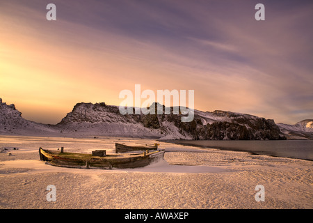 Sonnenaufgang über der Whaler es Bay, Deception Island, Antarktis Stockfoto