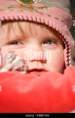 Baby Girl gewickelt Warm für den winter Stockfoto