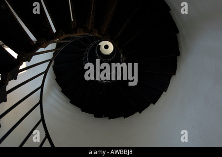 Wendeltreppe im 19. Jahrhundert britische Leuchtturm auf Daedalus Riff im Roten Meer gebaut. Stockfoto