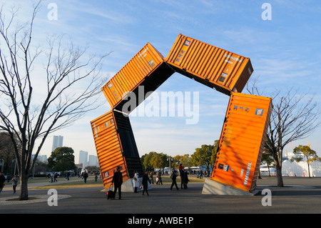 Eine Shipping Container Art Installation im Yamashita Park, Yokohama JP Stockfoto