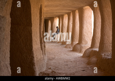 Im Inneren einer Höhlenwohnungen Wohnungen in der Nähe von Matmata, Tunesien. Stockfoto