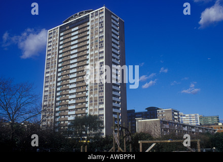 Finsbury Estate in Nord-London Hochhaus Wohnblock Baujahr 1968 Sozialwohnungen Ende des Nachkriegs-Wiederaufbaus Programm Stockfoto