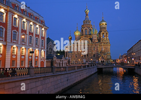 Russland, St. Petersburg, der Auferstehungskirche (Kirche auf vergossenen Blutes), Gribojedow-Kanal, mit Flutlicht Stockfoto