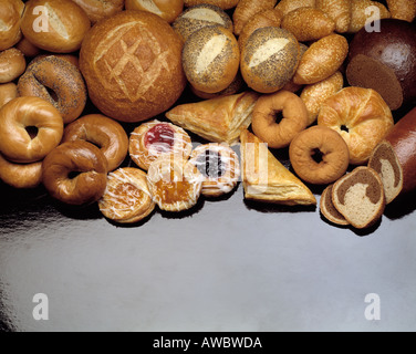 sortierte Auswahl waren Brot Brötchen Brötchen Torten Jelly Roll Donut Donut Stockfoto