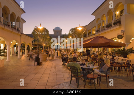 Portugal, Algarve, Quinta Lago, Quinta Shopping, In The Evening Stockfoto