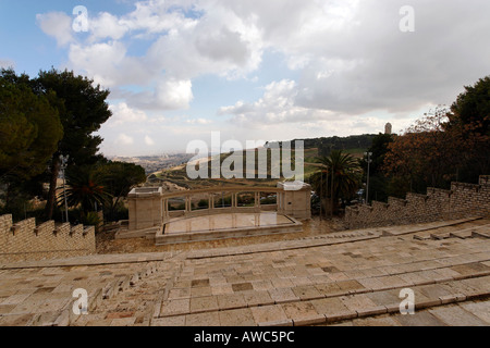 Israel Jerusalem The Hebrew University Campus auf Mount Scopus das Amphitheater mit Blick auf die Judäische Wüste Stockfoto