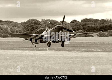 Dem zweiten Weltkrieg Spitfire Foto Recon Mark 11 in D-Day-Markierungen auf dem Display bei einer Airshow Stockfoto