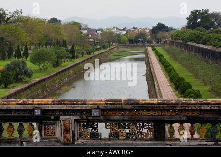 Ein Blick auf den Graben rund um die kaiserliche Zitadelle HUE, VIETNAM Stockfoto