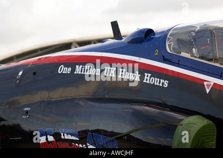 BAE Systems Hawk Trainer bei Duxford Flugplatz gemalt, um 1 Million Flugstunden für die UK zu feiern Stockfoto