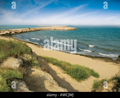 Sandstrand, Dünen und Sand bar Verlängerung bis Meer in Guardamar, Costa Blanca, Spanien Stockfoto