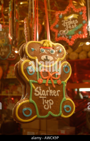 Lebkuchen (eine Art von weiche Lebkuchen), traditionelle Weihnachtszeit Backen auf der Kinder Weihnachtsmarkt in Nürnberg, Bavar Stockfoto