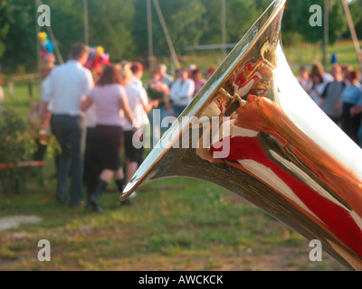 Posaune spielte am Kirchtag in Igensdorf, Upper Franconia, Bayern, Deutschland, Europa Stockfoto