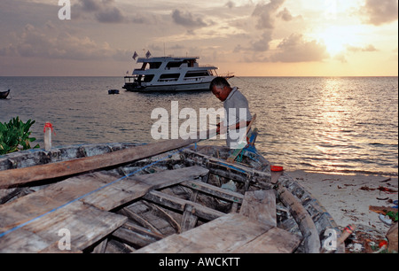 Bootsbauer in Malediven Malediven Indischer Ozean Meemu Atoll Stockfoto