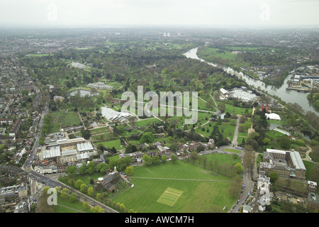 Luftaufnahme von den Royal Botanic Gardens in Kew mit der Princess of Wales Conservatory und das Palmenhaus Stockfoto