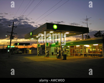 BP-Tankstelle in der Nähe von Longreach Stockfoto