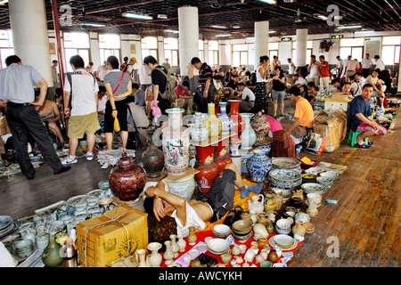 Im alten Teil der Stadt Antiquitäten Fangbang Zhonglu Markt, Shanghai, China, Asien Stockfoto