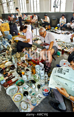 Im alten Teil der Stadt Antiquitäten Fangbang Zhonglu Markt, Shanghai, China, Asien Stockfoto