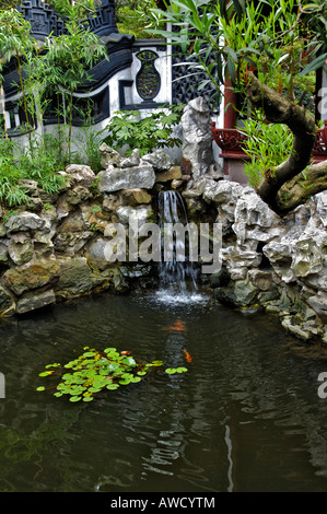 Künstlicher Wasserfall, Yu-Garten, Shanghai, China, Asien Stockfoto