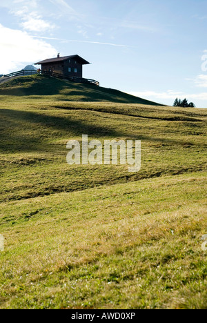 Hütte am Hügel, auf dem Bauernhof, Werdenfelser Region, in der Nähe von Garmisch-Partenkirchen, Bayern, Deutschland, Europa Stockfoto