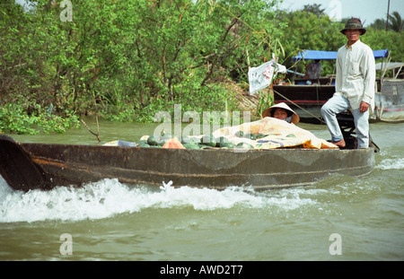 Boot-Transport von Gütern Stockfoto