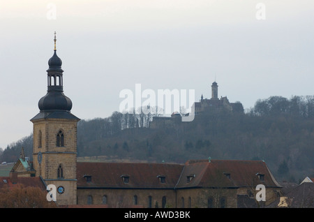 Jakobskirche (St.-Jakobs Kirche) mit Altenburg Burg im Hintergrund, Bamberg, Upper Franconia, Bayern, Deutschland, Europa Stockfoto