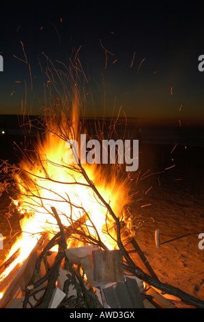 Lagerfeuer am Strand von Warnemünde, Rostock, Mecklenburg-Western Pomerania, Deutschland, Europa Stockfoto