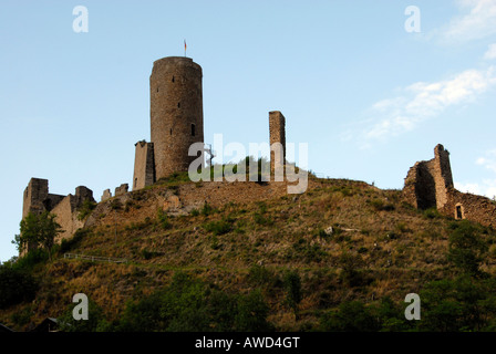 Burgruine in der Stadt Monreal, Gewinner des "Unser Dorf Hat Zukunft" (unsere Stadt hat eine Zukunft) nationalen Wettbewerb in 2004, M Stockfoto